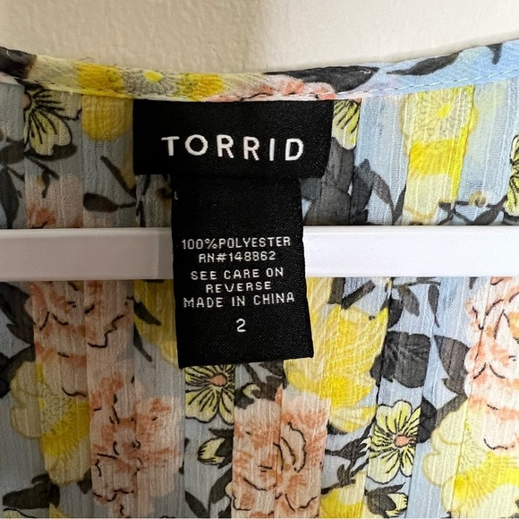 Torrid Sheer Floral Chiffon Pintuck Blouse size 2 - Picture 5 of 8
